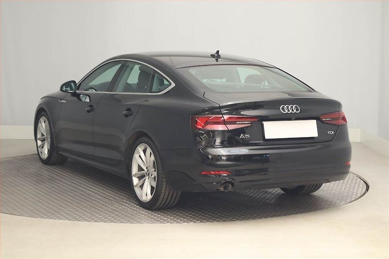 Audi A5 (2018) Sport 2.0 TDI - fotka 4 z 19