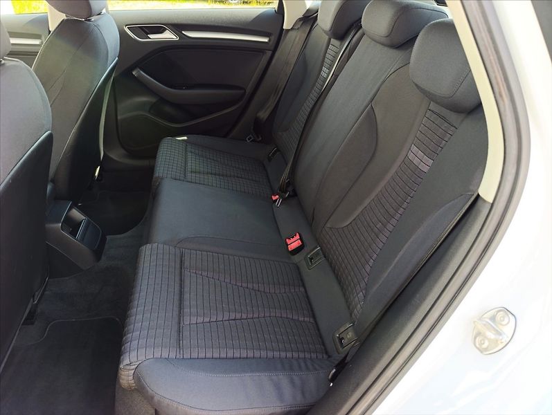 Audi A3 1,6 TDi Bi-xenon,Navi,Tempomat - fotka 21 z 34