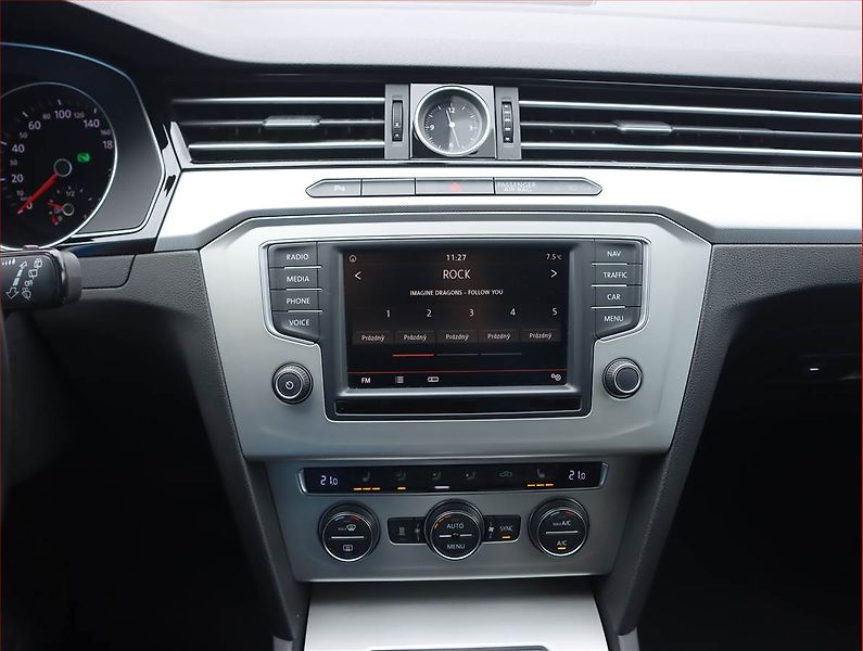 Volkswagen Passat (2015) 2.0 TDI, Automat, Serv.kniha - fotka 12 z 20