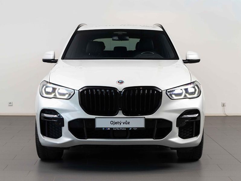 BMW X5 xDrive40i - fotka 2 z 23