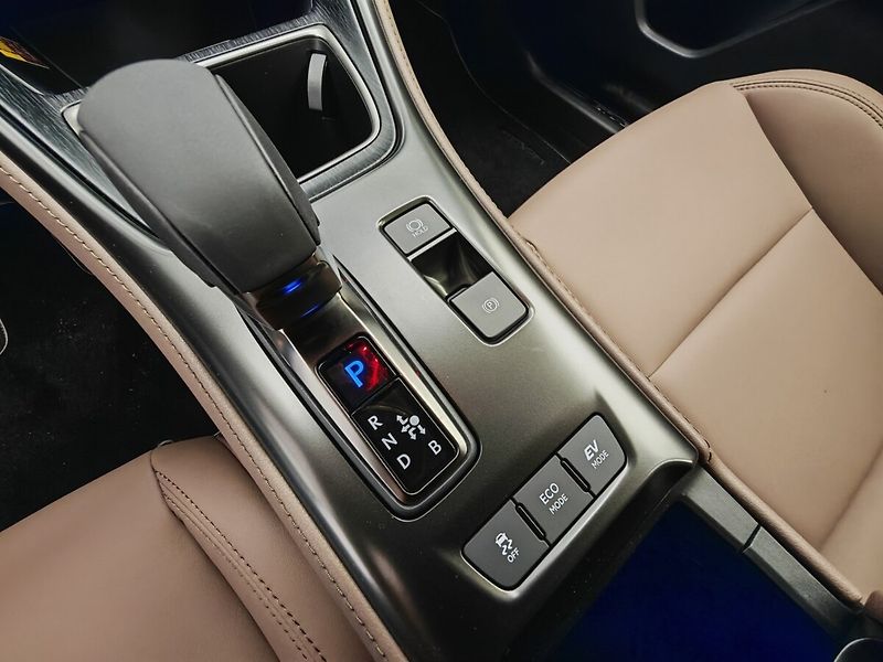 Lexus LBX ELEGANT TECH - fotka 37 z 39