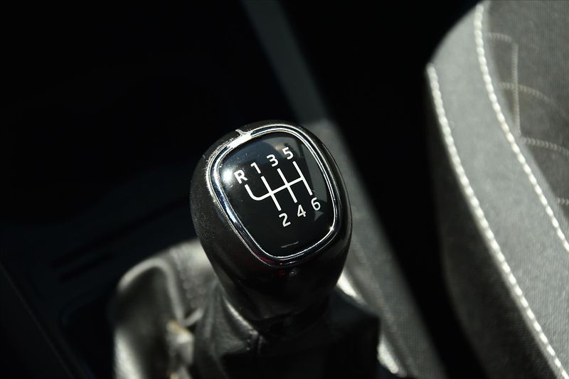 Škoda Fabia 1.0 TSI 81kW TAŽNÉ SERVIS. KN. - fotka 22 z 22