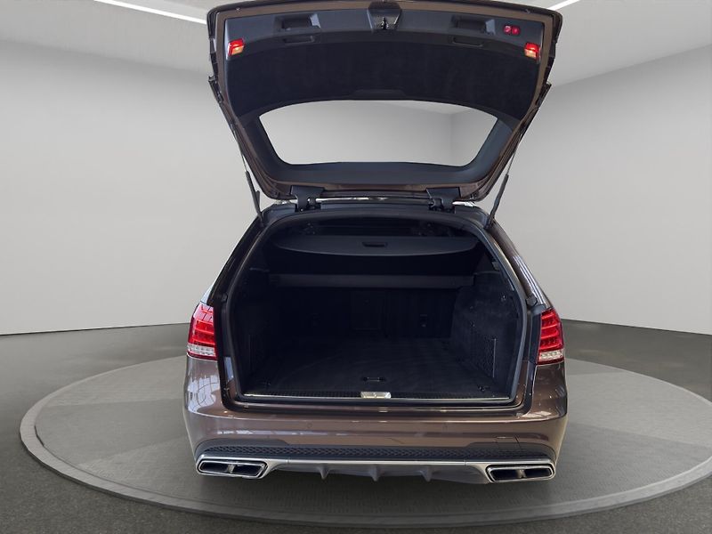 Mercedes-Benz Třídy E (2015) Mercedes-AMG E 63 S 4MATIC kom - fotka 21 z 21