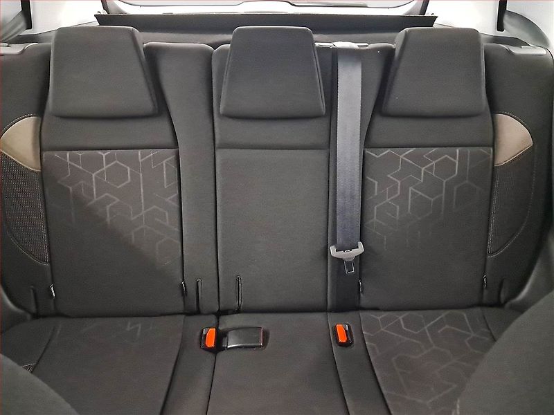 Peugeot 2008 (2013) 1.2 PureTech, Navi, Tempomat - fotka 10 z 17