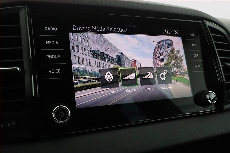 Škoda Karoq (2025) 2.0 TDI, SPORTLINE, DPH - fotka 8 z 21