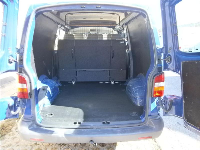 Volkswagen Transporter 1,9 TDI 77 KW 6 MÍST L2H2 - fotka 7 z 13