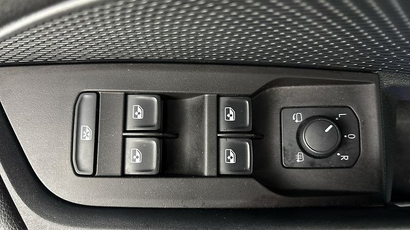 Škoda Octavia 2.0 TDI DSG Ambition Combi - fotka 20 z 24