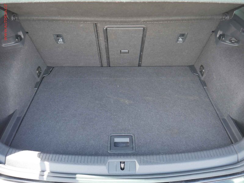 Volkswagen Golf (2012) 1.2TSi, AC - fotka 7 z 17
