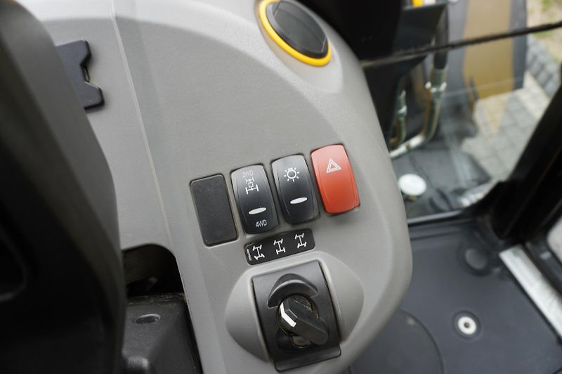 JCB (2022) 4CX PRO / 3400 MTH! / 2022 - fotka 16 z 20