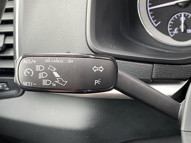 Škoda Karoq 1,0 TSI 81 kW Ambition - fotka 13 z 26