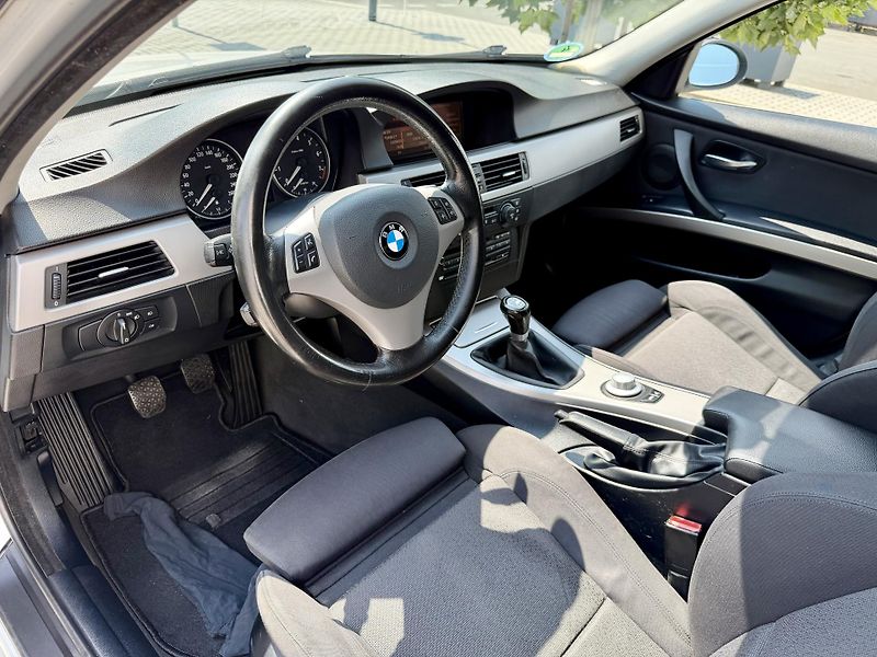 BMW Řada 3 (2005) 325i MANUÁL XENONY SPORTSITZE - fotka 12 z 19