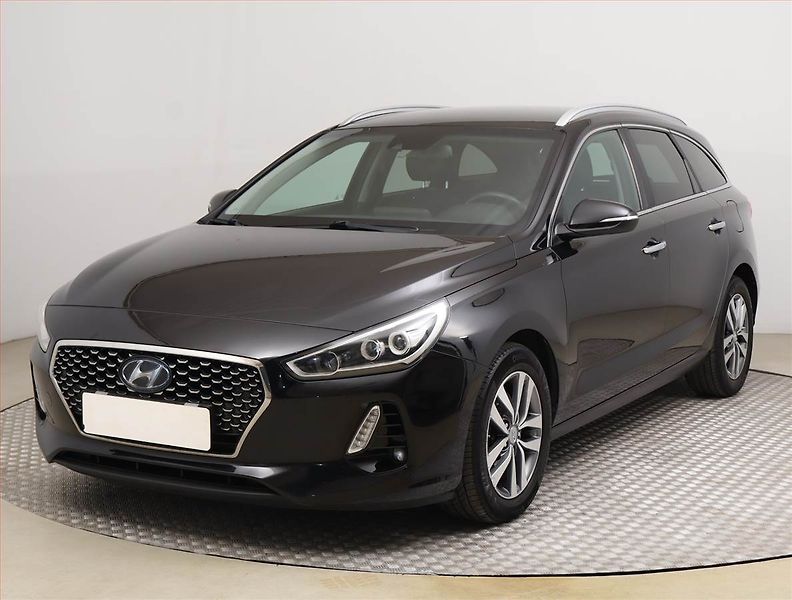 Hyundai i30 (2018) Premium 1.6 CRDi, Navi - fotka 2 z 21