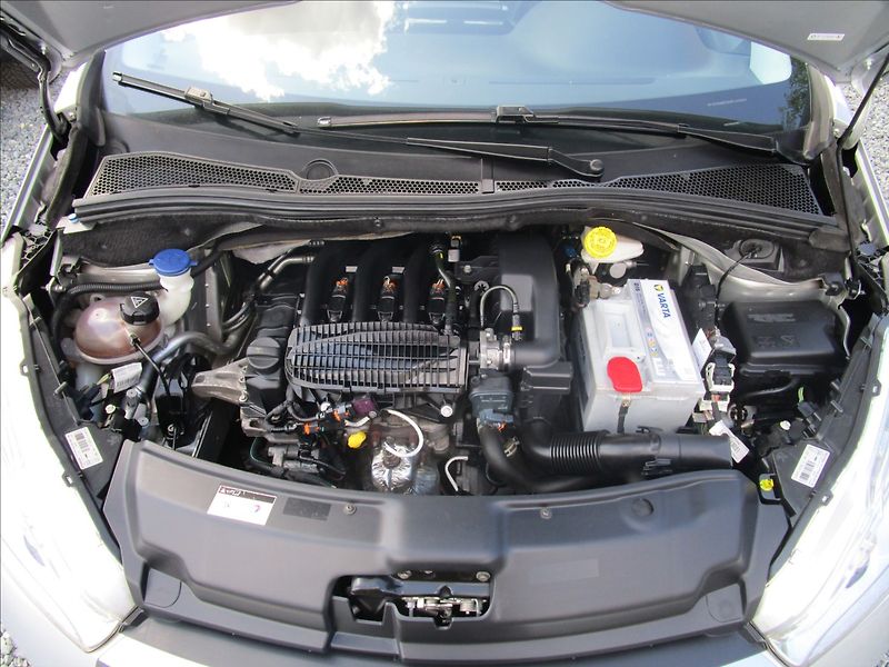 Peugeot 208 1.2i Klima, Navi - fotka 35 z 38