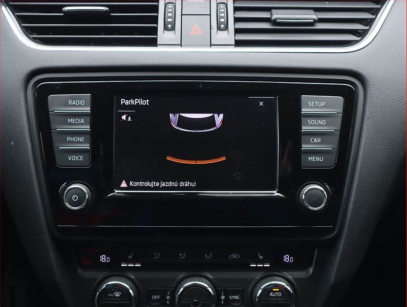 Škoda Octavia (2015) 2.0 TDI, Tempomat - fotka 16 z 18