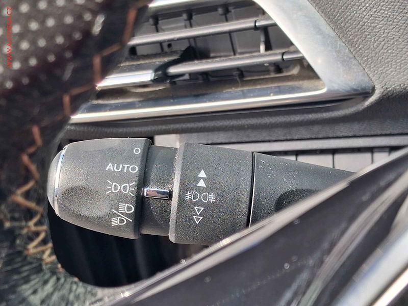Peugeot 5008 (2018) 1.2 PT, GT Line, LED - fotka 15 z 18