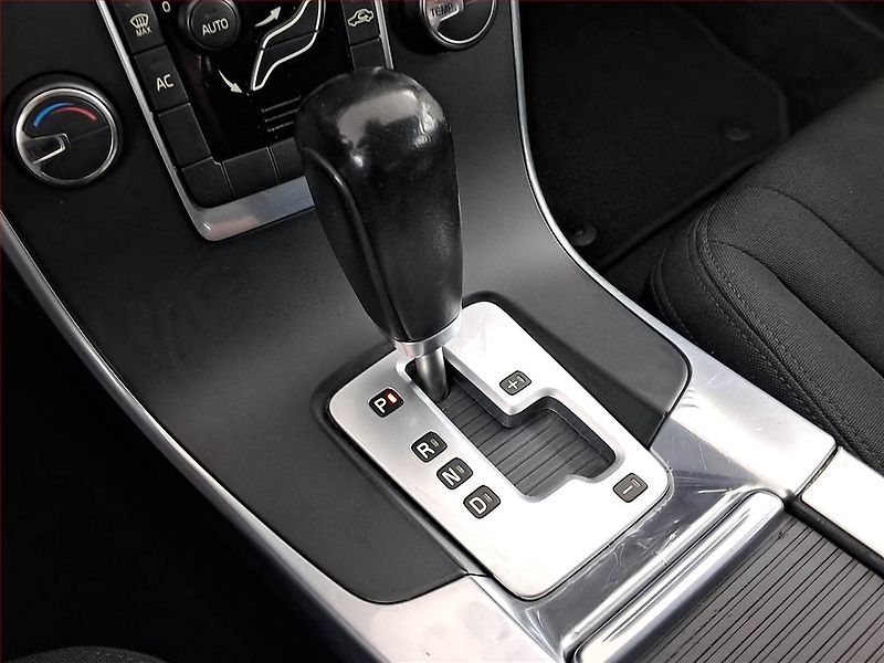 Volvo V60 (2011) D3 2.0, Automat, po STK - fotka 16 z 17