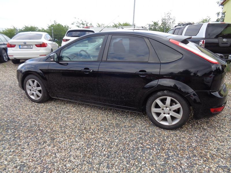 Ford Focus 1,6 - fotka 6 z 17