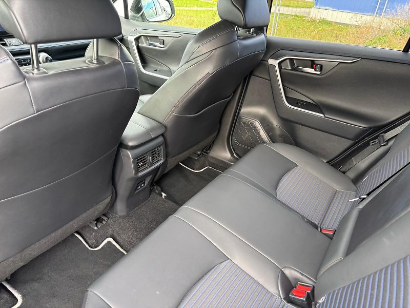 Toyota RAV4 2.5 HSD e-CVT FWD Selection - fotka 24 z 28