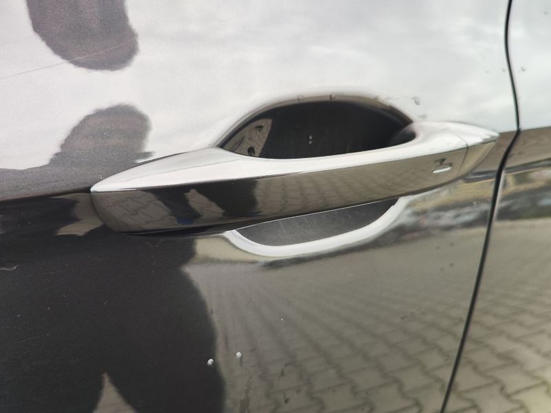 Volkswagen Passat 2.0 TDI/140kW R-Line DSG - fotka 11 z 37