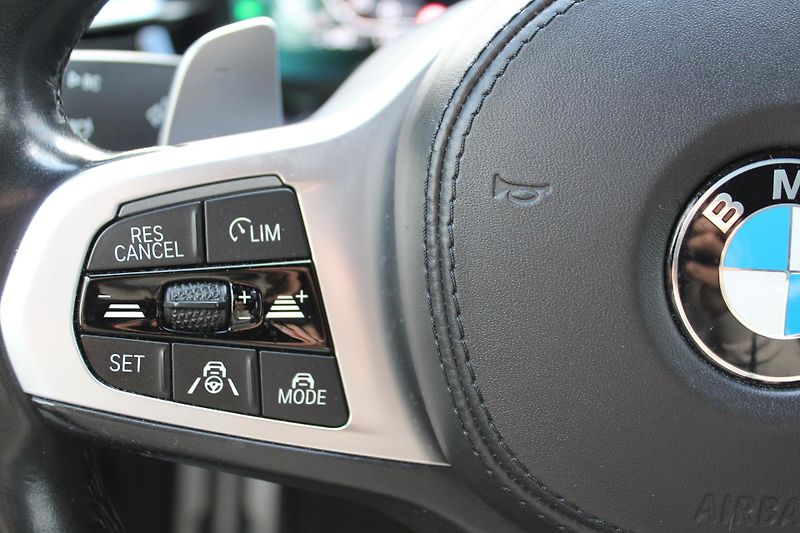 BMW Řada 5 540i xDrive - fotka 12 z 28