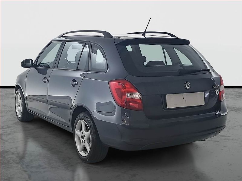 Škoda Fabia (2011) Ambiente 1.2 TSI - fotka 4 z 14