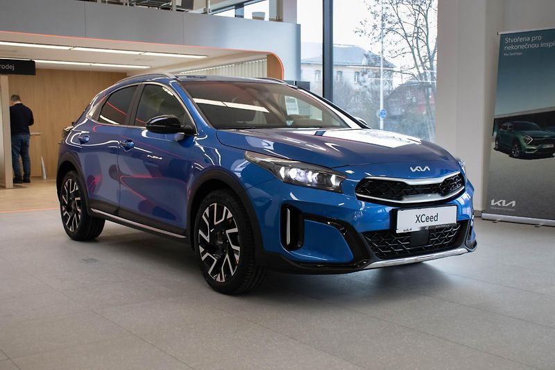 Kia XCeed 1.6 T-GDI GPF 7DCT STEEL EDITI - fotka 3 z 16