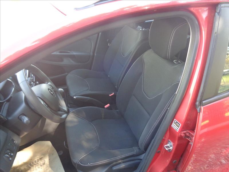 Renault Clio 0,9 0.9 TCI - fotka 13 z 18