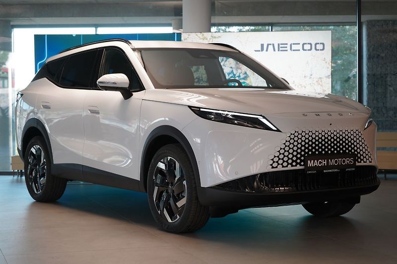 Omoda Ostatní PREMIUM 1.6 T-GDI AWD DCT - fotka 3 z 32
