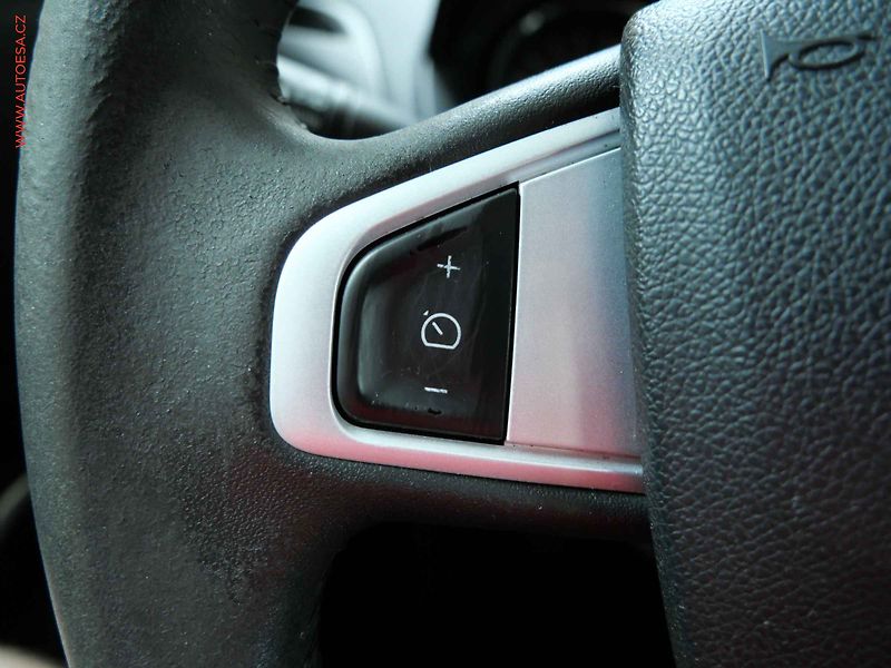 Renault Fluence (2010) 1.6i, ČR, Navi, AC - fotka 15 z 21