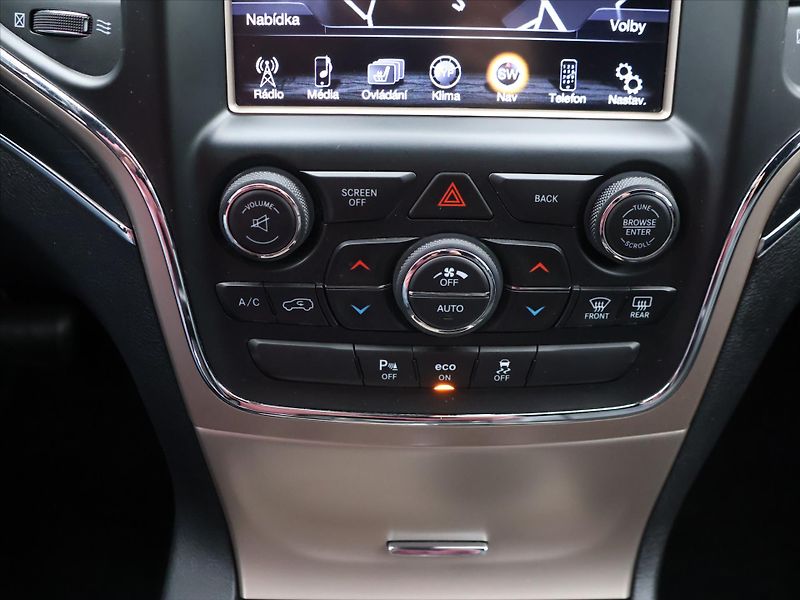 Jeep Grand Cherokee 3,0 CRD 184kW Aut. 4WD Limited - fotka 20 z 30