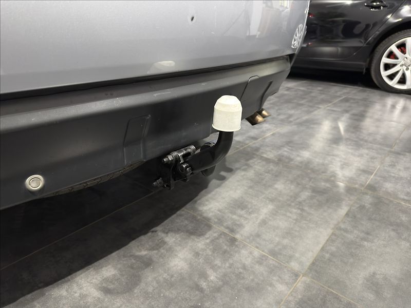 Citroën C-Crosser 2,2   HDI AWD EXCLUSIVE XENON - fotka 27 z 38