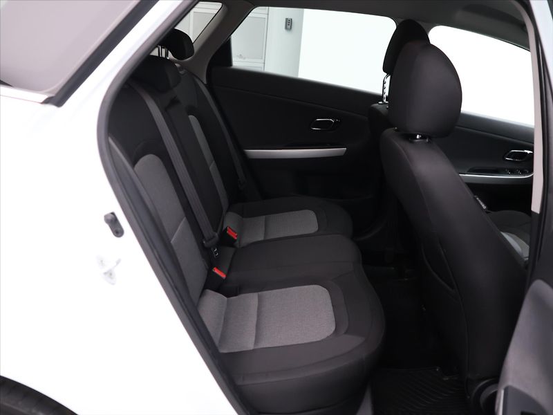 Kia Ceed 1.6 CRDi 100kW Aut. CZ DPH - fotka 13 z 32