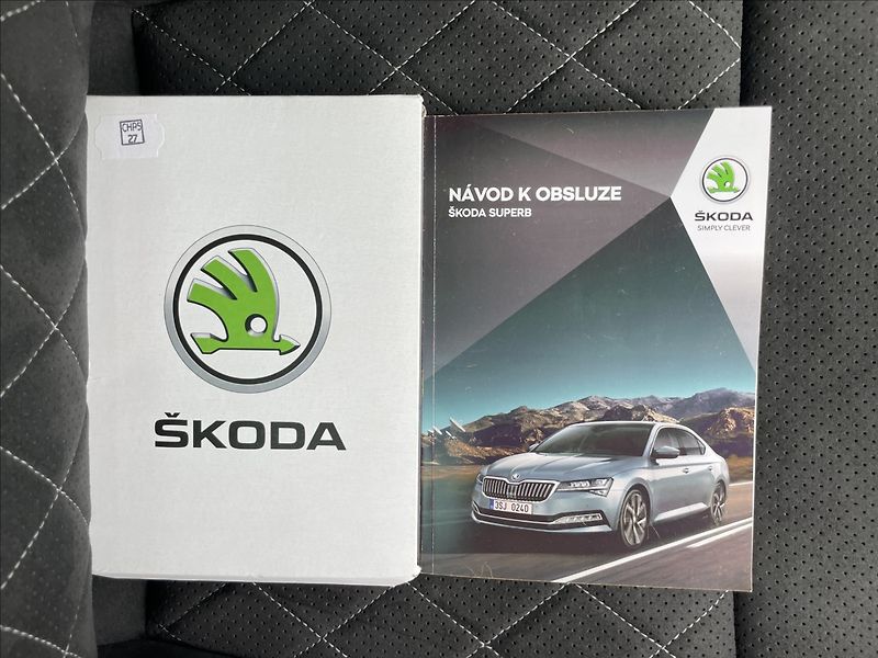 Škoda Superb 2,0 TDI DSG SportLine TAŽNÉ - fotka 19 z 23