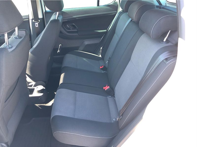 Škoda Fabia 1.2 TSi Ambiente - fotka 12 z 27