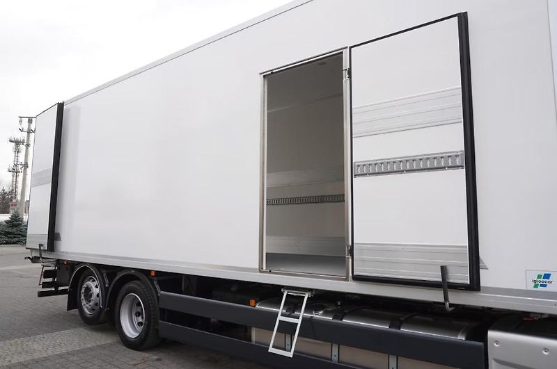 MAN TGX (2024) 26.400 6x2 chlaďák EURO 6 - fotka 10 z 22