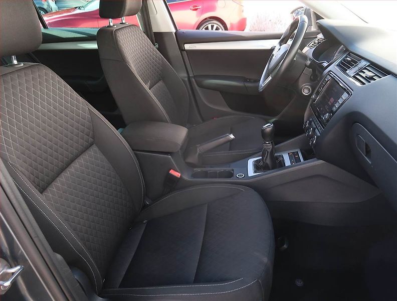 Škoda Octavia (2015) Edition 2.0 TDI 4x4, 4X4 - fotka 9 z 22