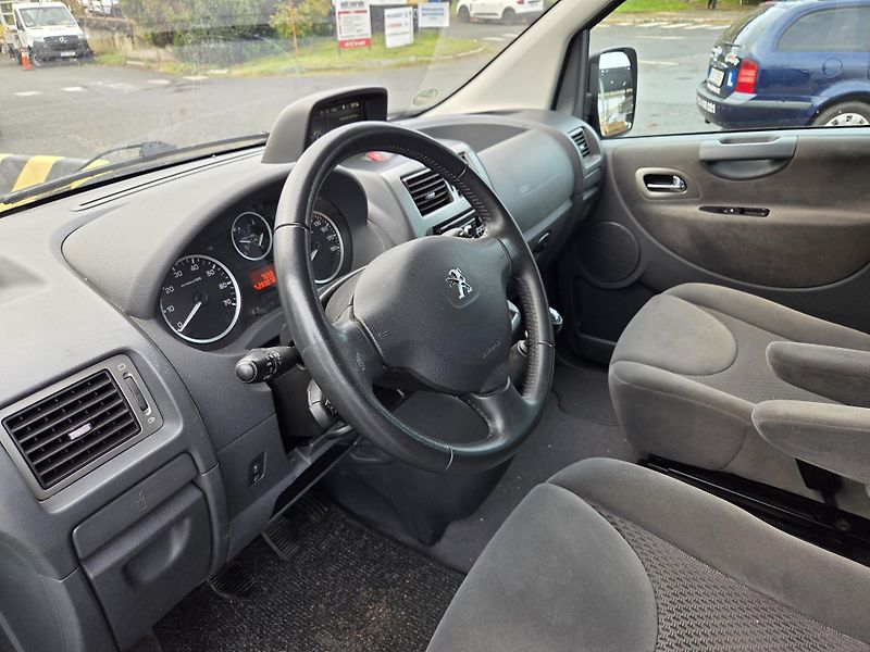 Peugeot Expert Tepee (2014) 2.0 HDI 120Kw Motor 3válce - fotka 22 z 28