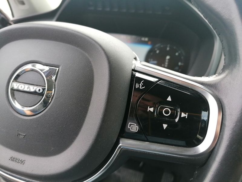 Volvo XC90 (2015) D5 AWD Momentum Head-up - fotka 19 z 21