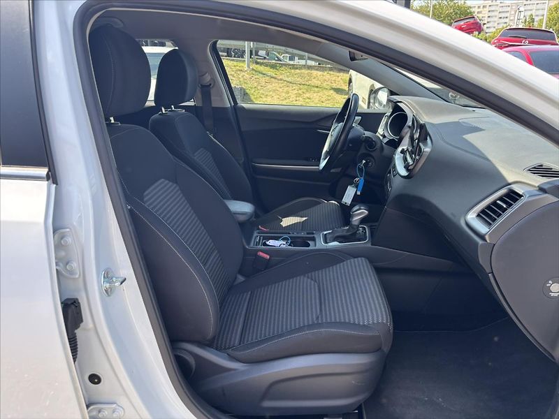 Kia Ceed 1,5 TGDi AT TOP ZÁRUKA ADAPTIV - fotka 15 z 40