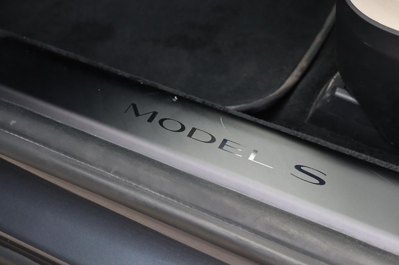Tesla Model S LONG RANGE AWD 493kW - fotka 24 z 50