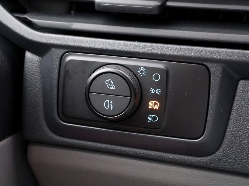 Ford Transit Custom 2,0 EB 110kW 8-Míst CZ - fotka 16 z 35