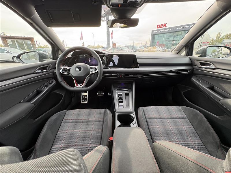 Volkswagen Golf 2,0 GTI 180kW Matrix,Panor,ACC - fotka 10 z 56