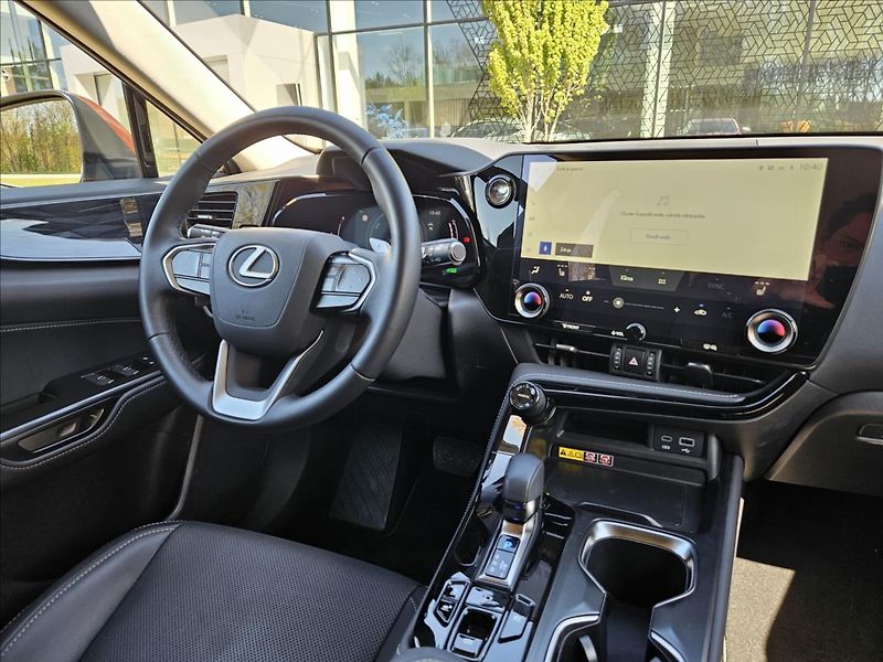 Lexus NX 350h 2,5 Executive Top - fotka 7 z 12