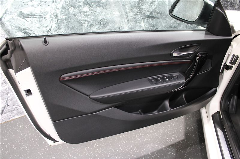 BMW Řada 2 2,0 220i 135KW cabrio - fotka 11 z 37