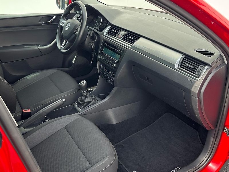 Škoda Rapid ELEGANCE - fotka 9 z 25