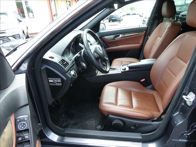 Mercedes-Benz Třídy C 3,0 350D V6 170kW 2x kola, AUT - fotka 11 z 29