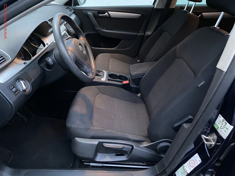 Volkswagen Passat (2014) 1.6 TDi, AC, výhřev sed - fotka 9 z 15