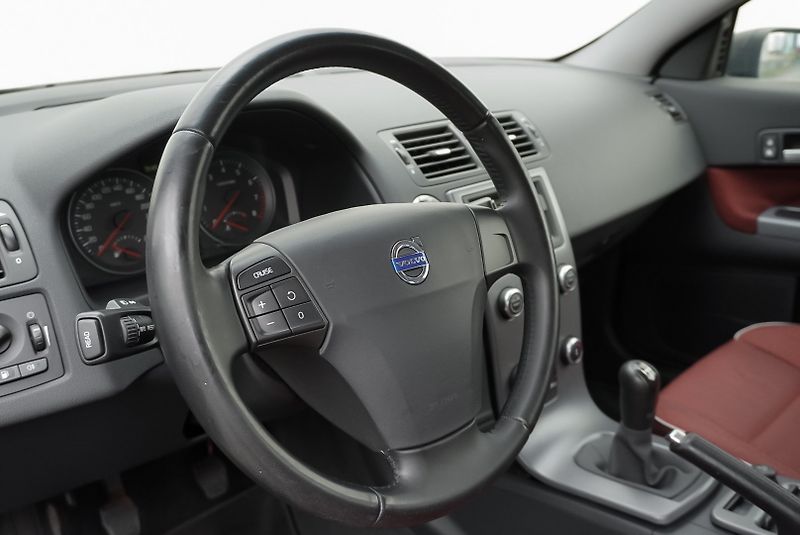 Volvo C30 1.6 16V Kinetic - fotka 33 z 36