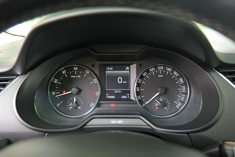 Škoda Octavia 1.4 TSI Tažné Tempomat R17 Alu - fotka 17 z 26