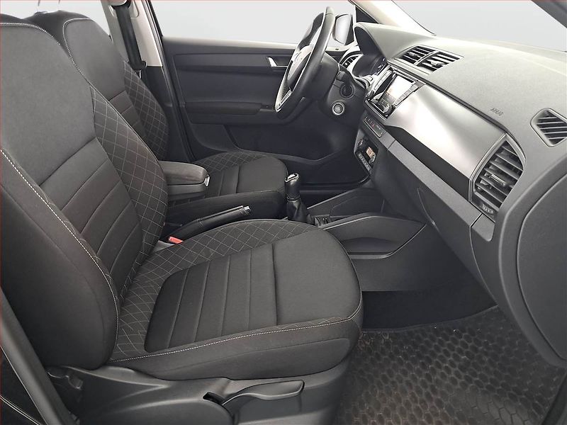 Škoda Fabia (2016) 1.2 TSI, Navi, Bi-Xenony - fotka 9 z 15